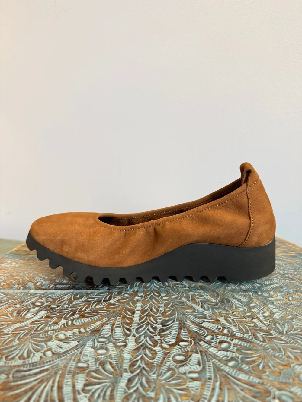 NWOT!  Aetrex Brianna brown suede ballet flat size 36